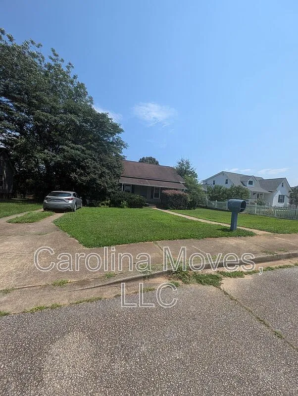 3 bed, 2.0 bath, 1400 sqft, $1,795 — Photo 2