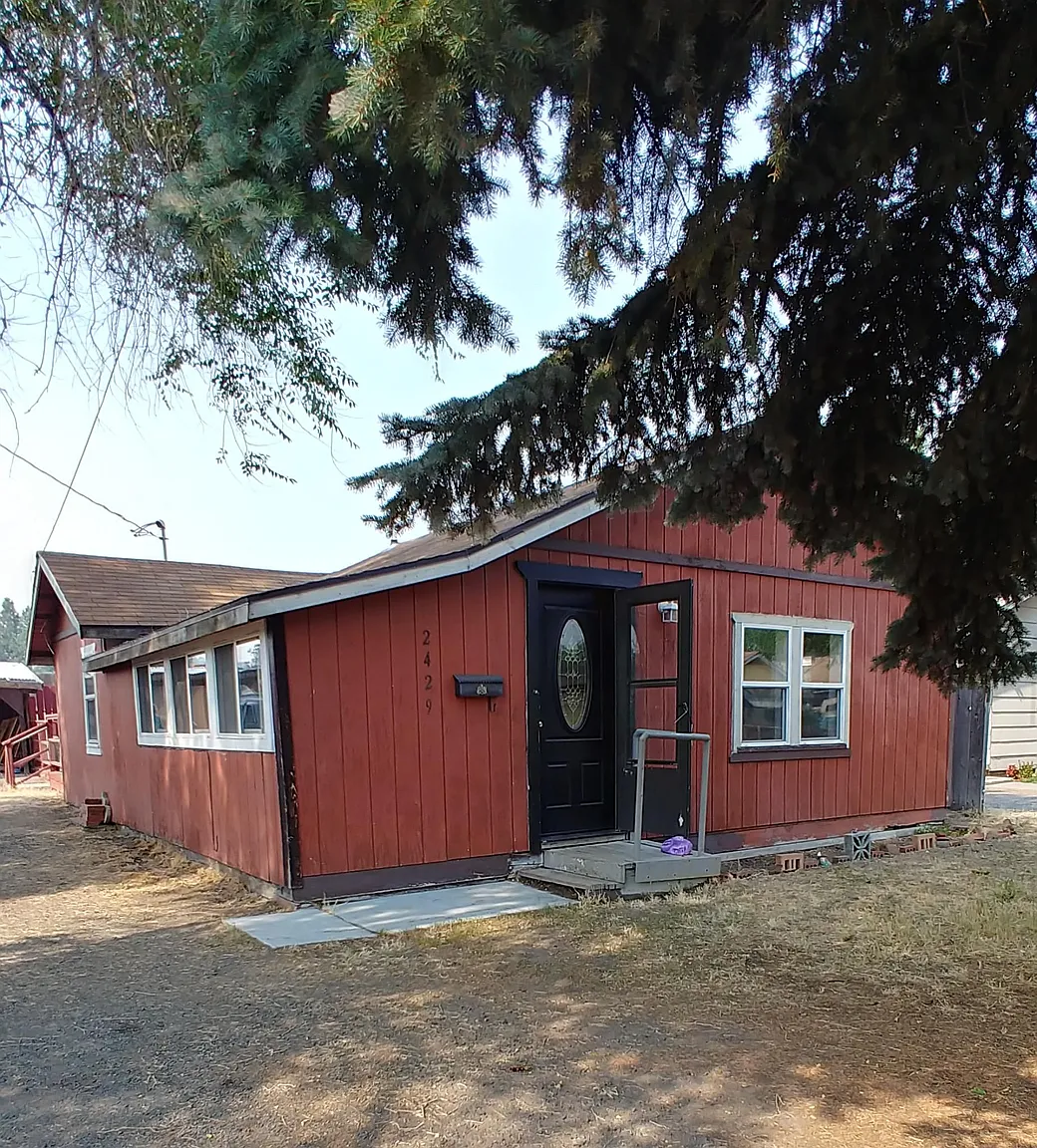 2429 Orchard Ave photo 1
