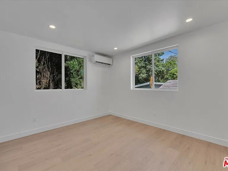 6913 1/2 Encino Ave #UPPER — Photo 25