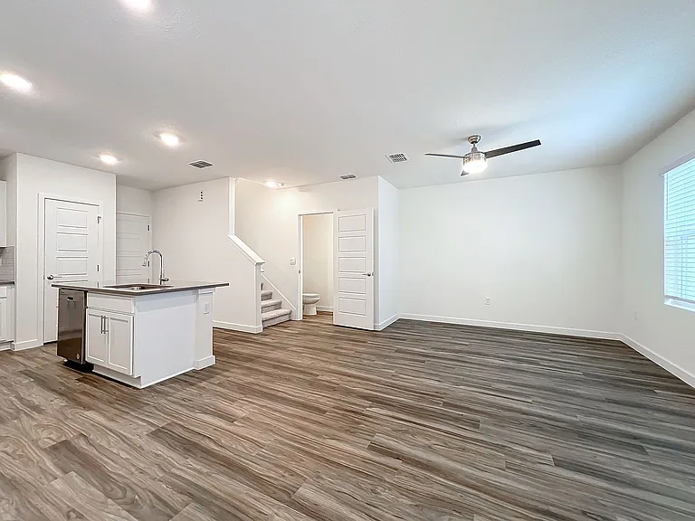 231 Dapper Ct — Photo 3