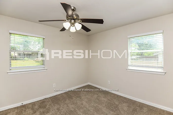 521 Kemper Ave — Photo 10
