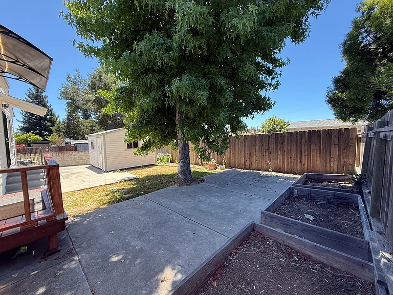 19227 Vaughn Ave — Photo 18