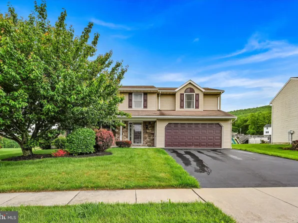 219 Sweetwater Ln, Newmanstown, PA 17073