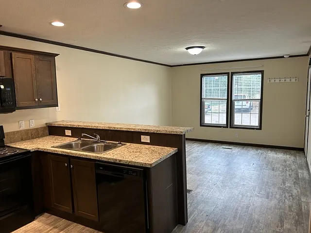 625 15th St SE — Photo 111