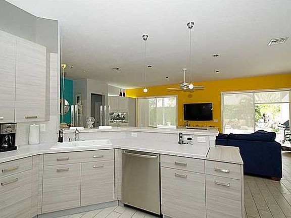 3rd image of 1569 Sandpiper Cir