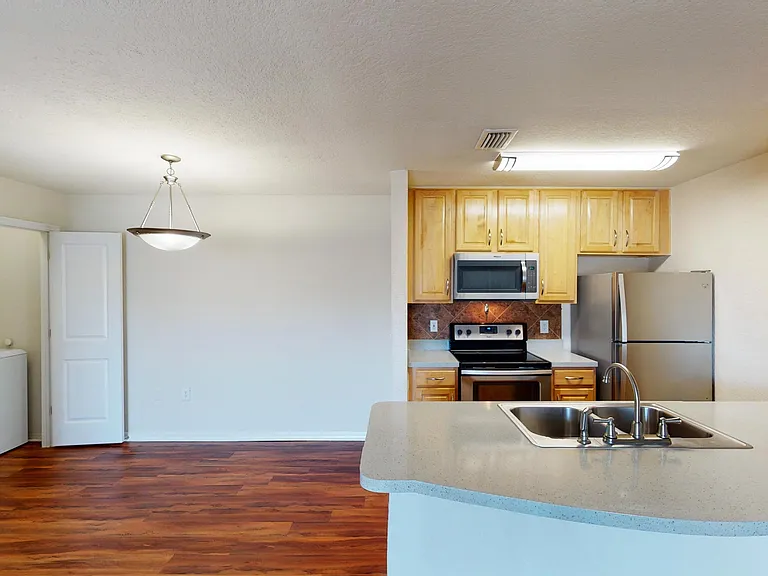 The Breyley Apartments — Photo 11