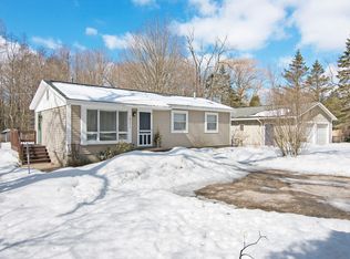 18277 144th Ave, Spring Lake, MI 49456