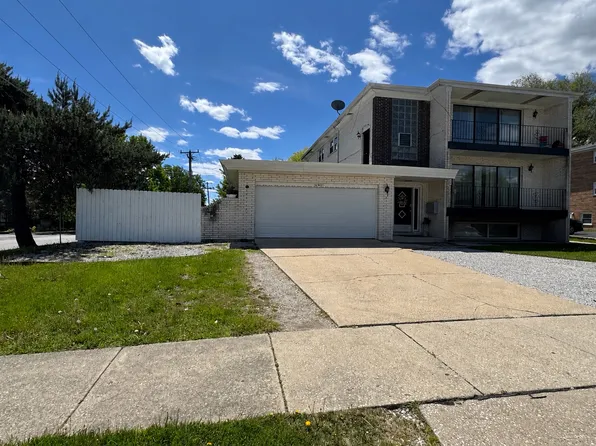 16W611 56th St #1, Clarendon Hills, IL 60514