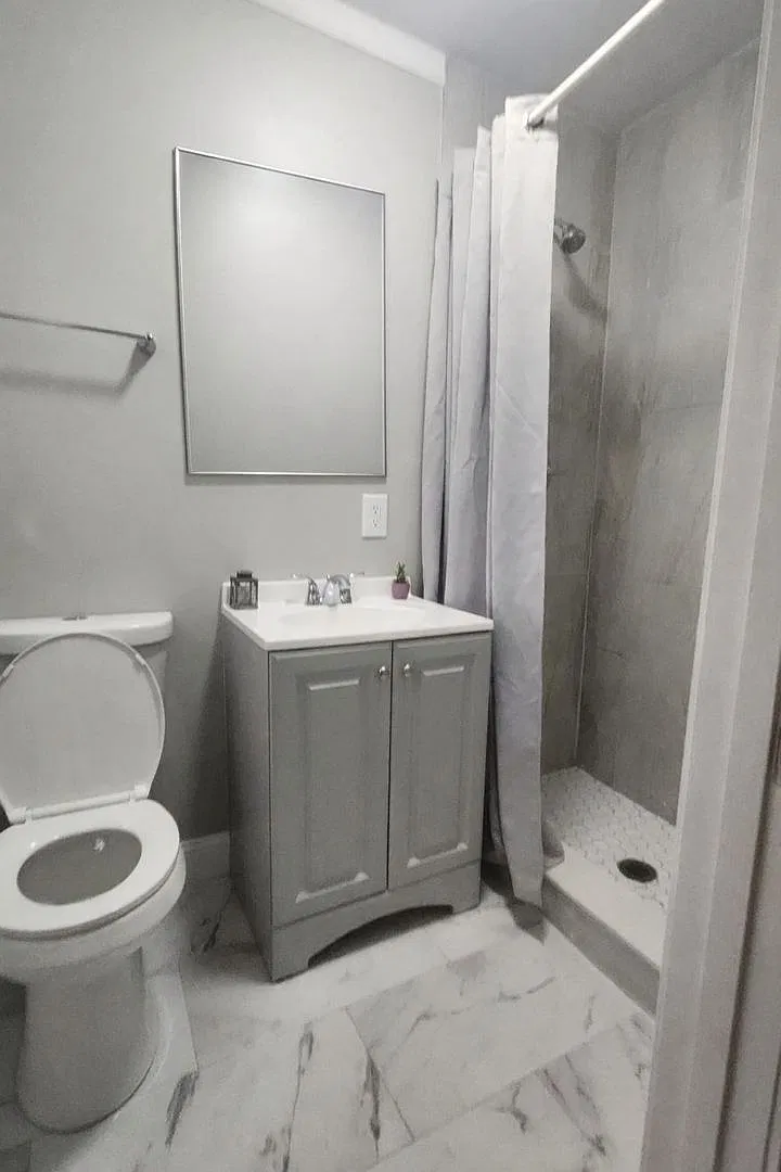 Beautiful 4 Bed 2 Bath Ranch House — Photo 2