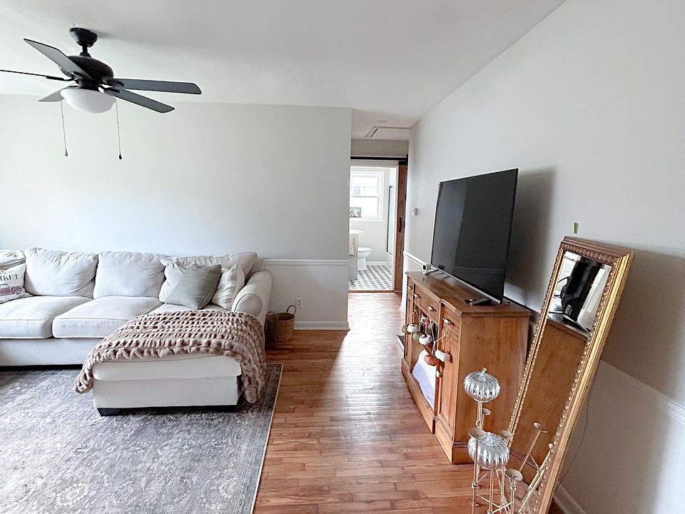 1st image of 224 Lyons Dr