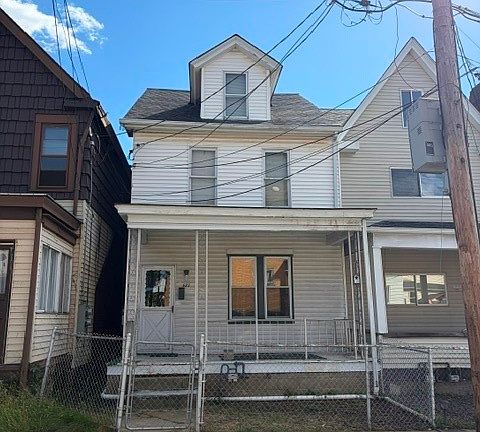 2nd image of 623 Walnut St