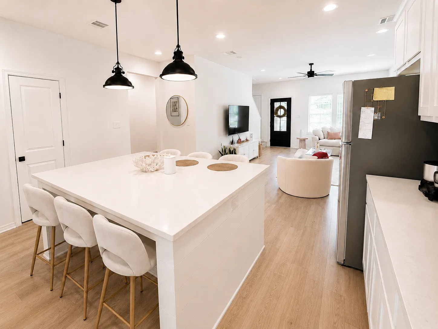 6 bed, 6.5 bath, 2484 sqft, $5,695 — Photo 4