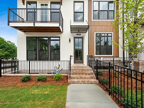 Benton II - Entry Way