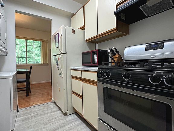 5th image of 1531 Colonial Dr APT 302