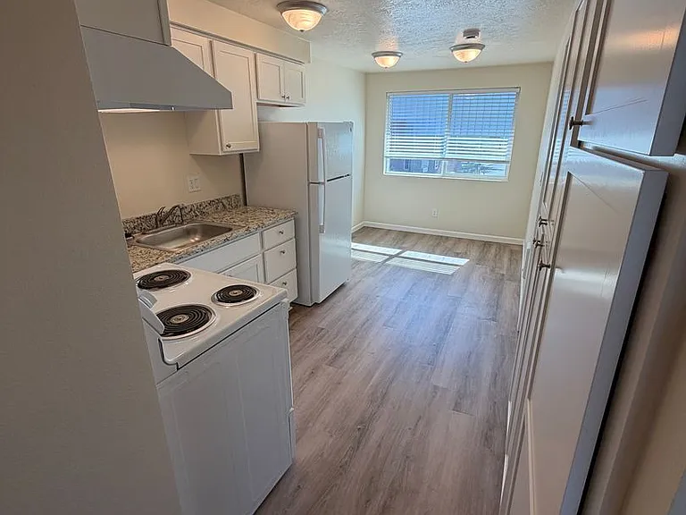 2215 Elm St SW — Photo 6