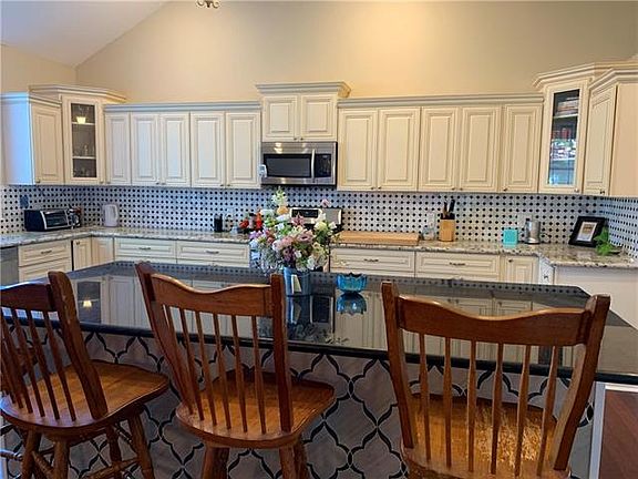 4th image of 3262 Derby Pl