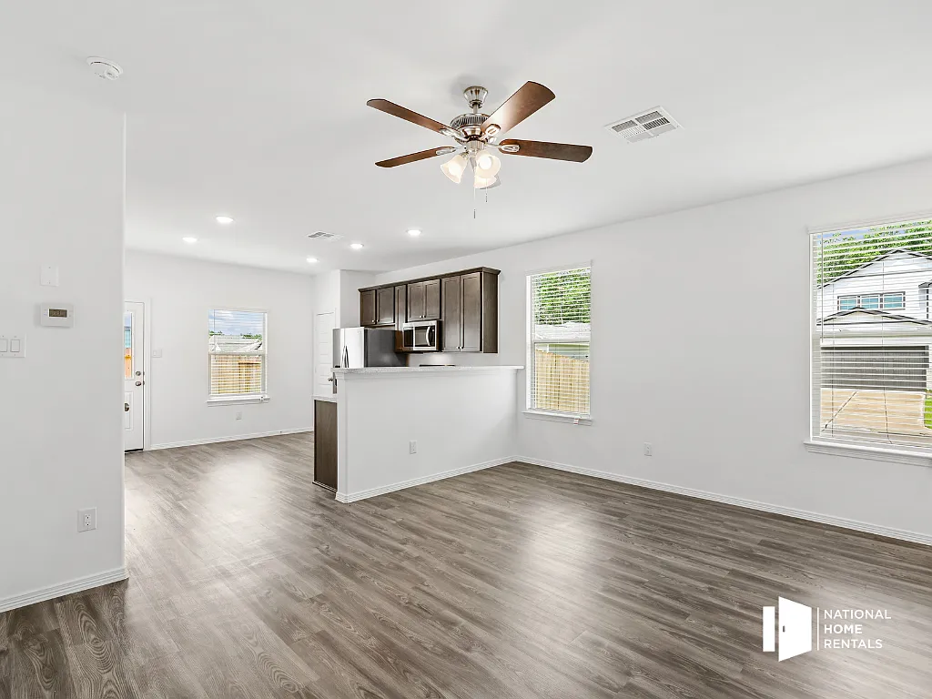 3 bed, 1205 sqft, $1,695 — Photo 4