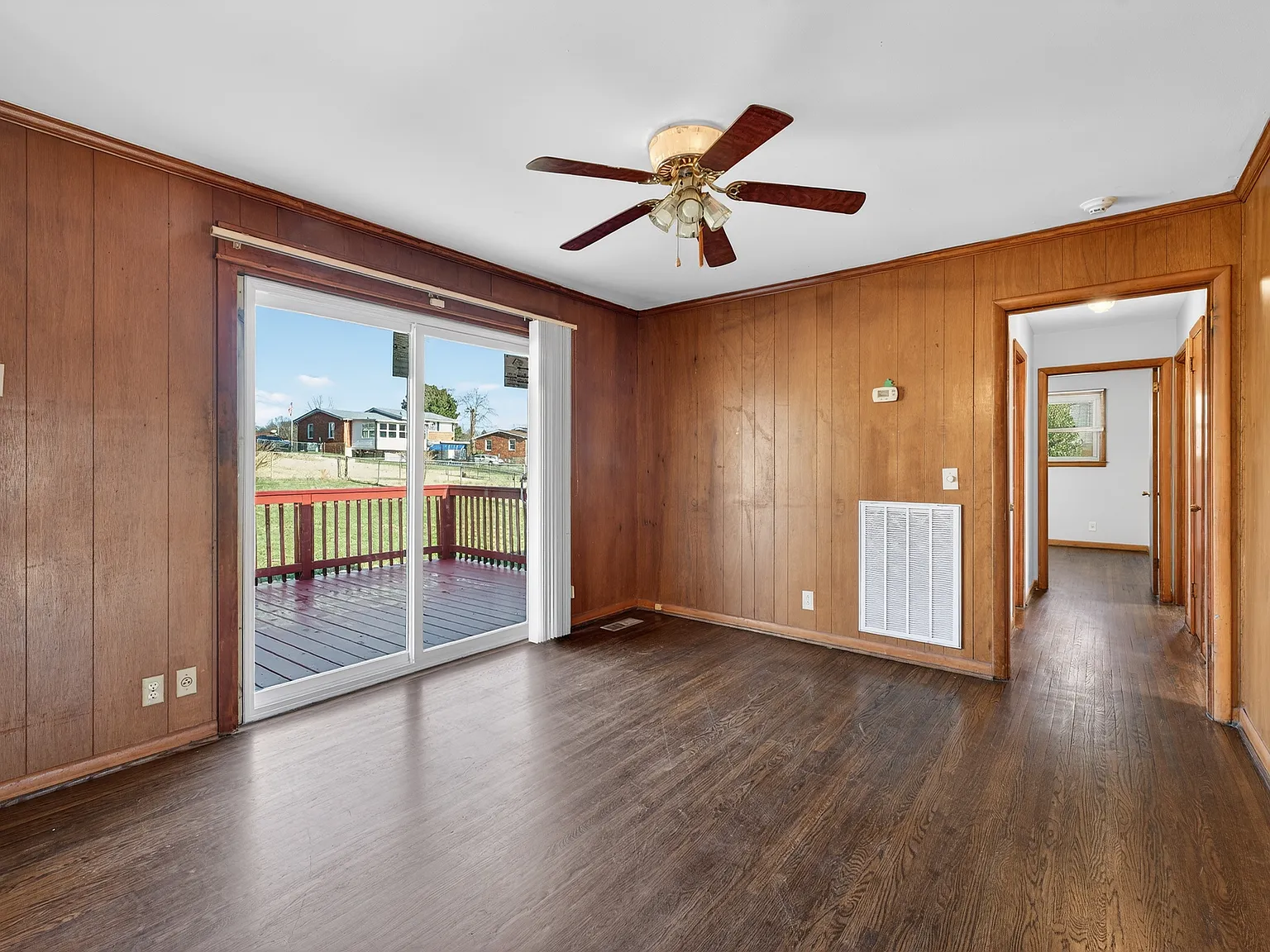 3 bed, 1.5 bath, 1461 sqft, $1,895 — Photo 4