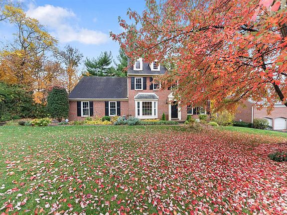 3rd image of 724 Huntersknoll Ln