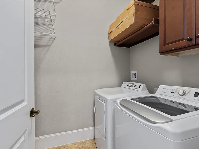 8417 Etienne Cv — Photo 18