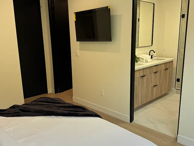 4152 Cahuenga Blvd #9 — Photo 43
