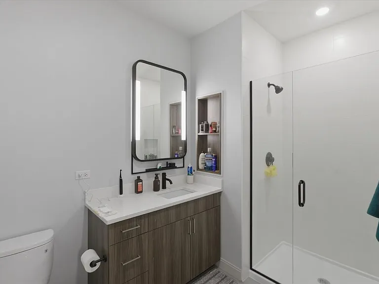 947 W Sunnyside Ave #213 — Photo 10
