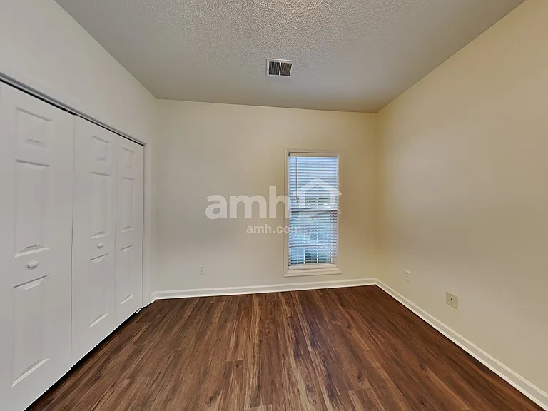 805 Lincoln Sq — Photo 19