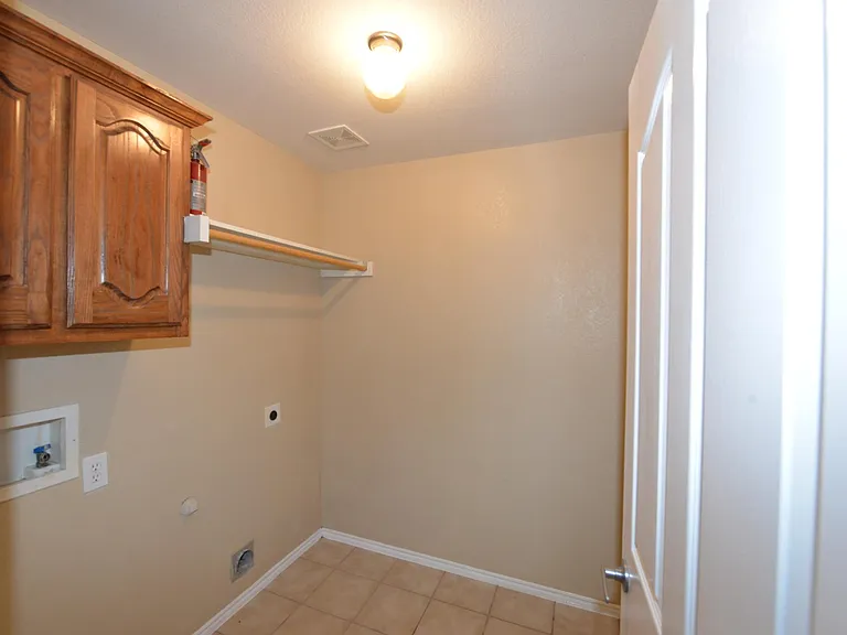 509 Cypress Ct — Photo 13
