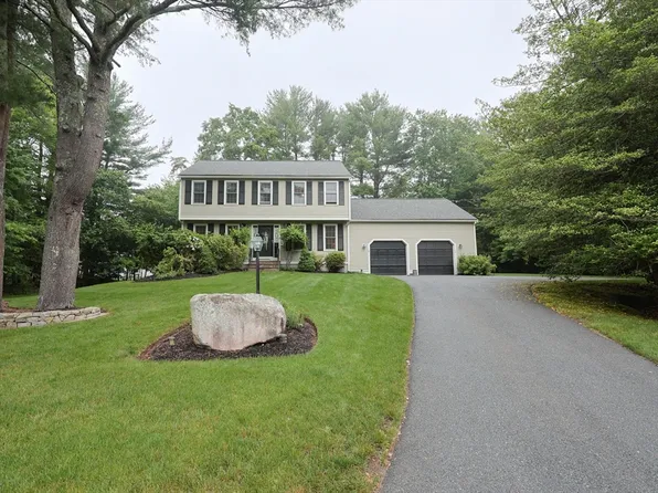 199 Hacketts Pond Dr, Hanover, MA 02339