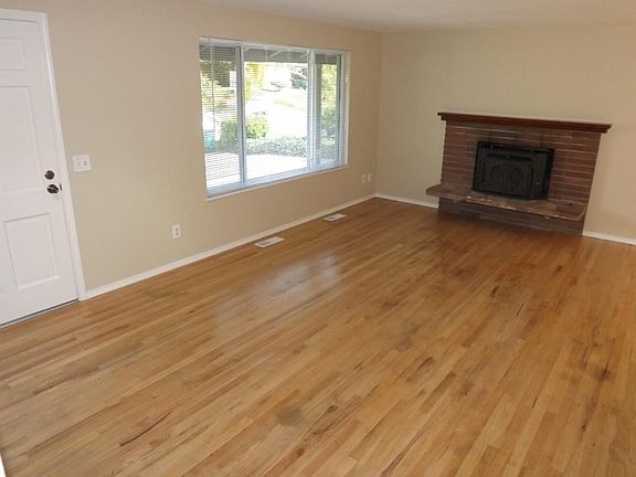 4th image of 8417 NE 139th St