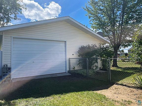 3rd image of 32 Astor Rd