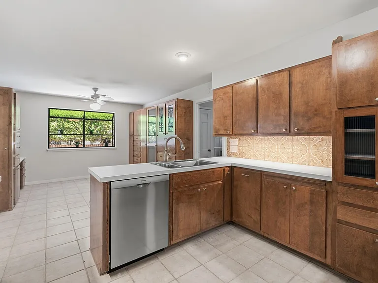2802 Pecos St — Photo 10