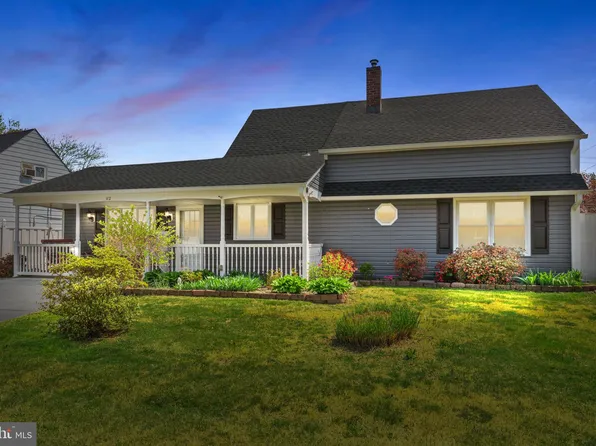 112 Everturn Ln, Levittown, PA 19054