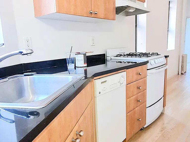 406 W 48th St #5FW — Photo 2