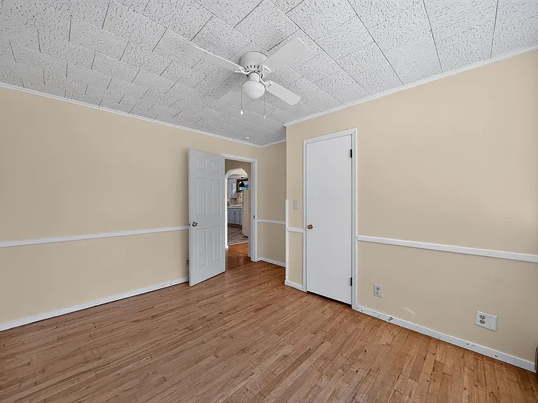 11 Spencer Ave — Photo 14