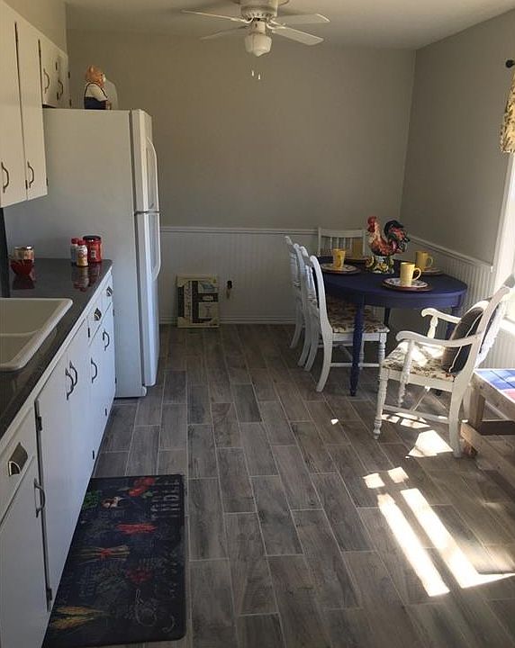 2nd image of 2833 Bennett Dr