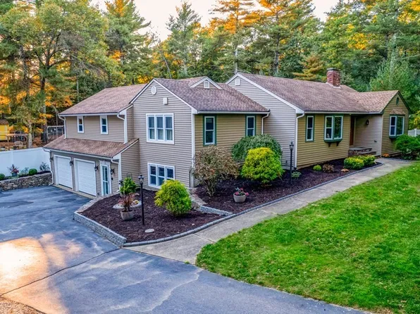 8 Old Stonewall Rd, Lakeville, MA 02347