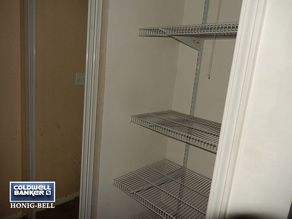 4th image of 1425 Peachtree Ln