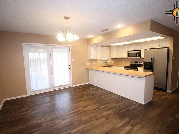 4th image of 813 Rosewood Dr
