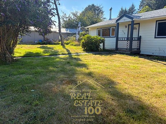 2nd image of 2538 NE 33rd St
