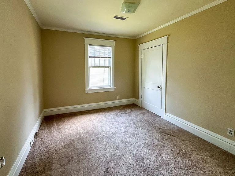 2104 Hill St — Photo 9