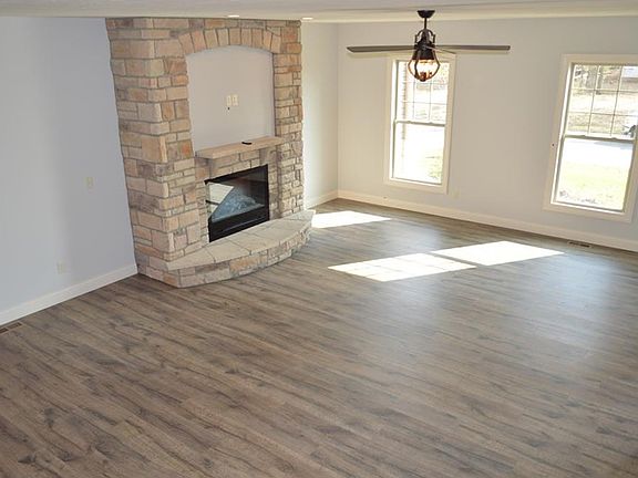 2nd image of 5779 Hillgrove Cir