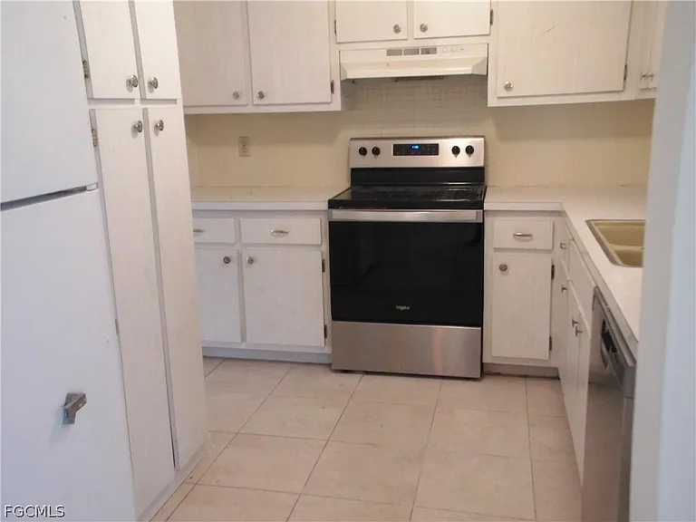 242 S Lake Dr — Photo 5