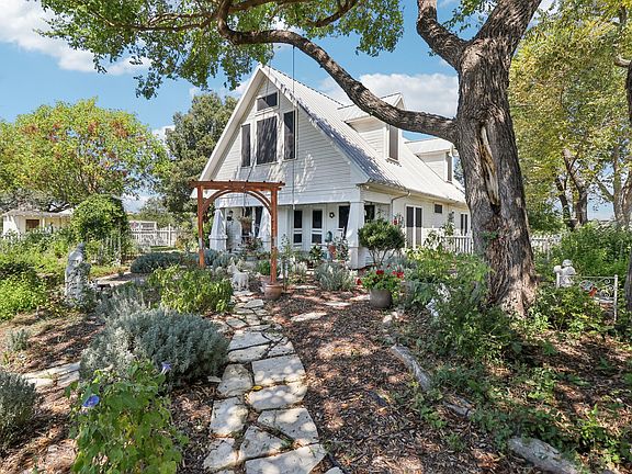 2nd image of 1590 Airport Rd