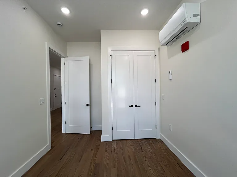 40 Lembeck Ave — Photo 5