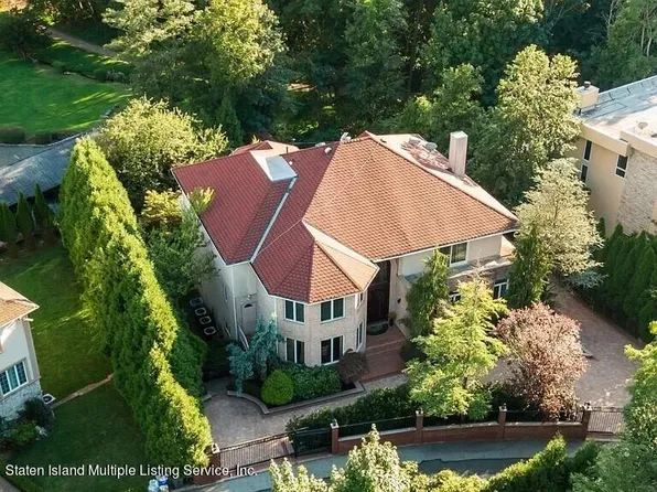 10 Todt Hill Ct, Staten Island, NY 10304