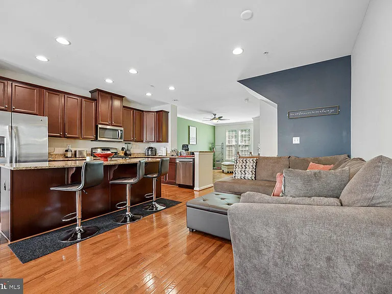 11672 Emerald Green Dr — Photo 12