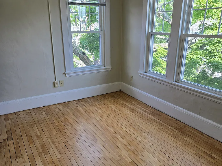 278 Woodford St #11 — Photo 3