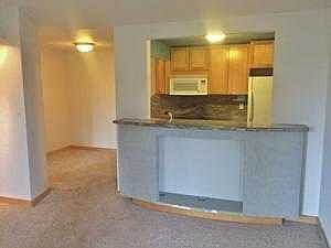 Kitchen & Breakfast Bar