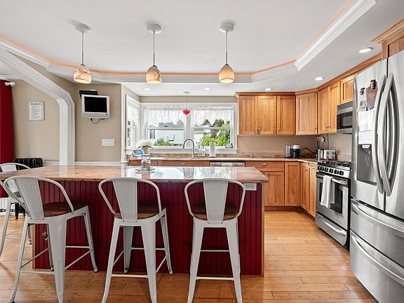 4th image of 23 Porter St #C